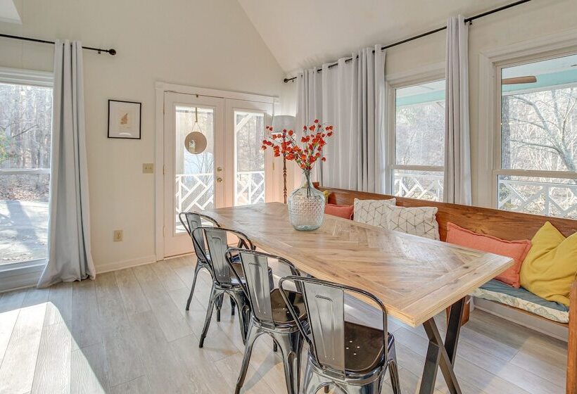 Dog Friendly Home Near Carters Lake W/ Amenities