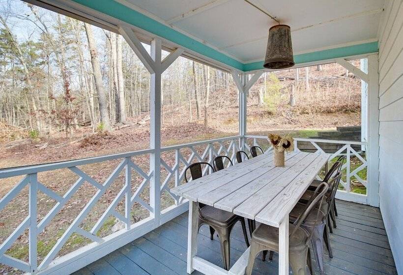 Dog Friendly Home Near Carters Lake W/ Amenities