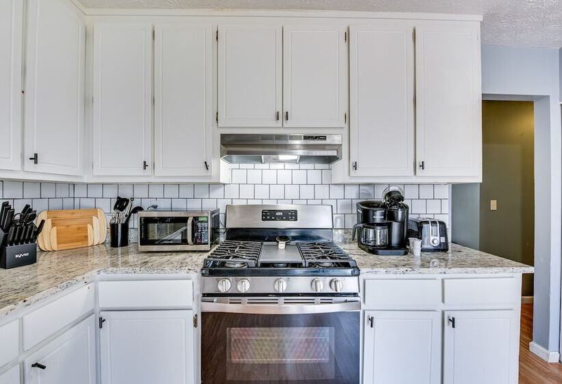 Pet Friendly Douglasville Gem   3 Mi To Downtown!