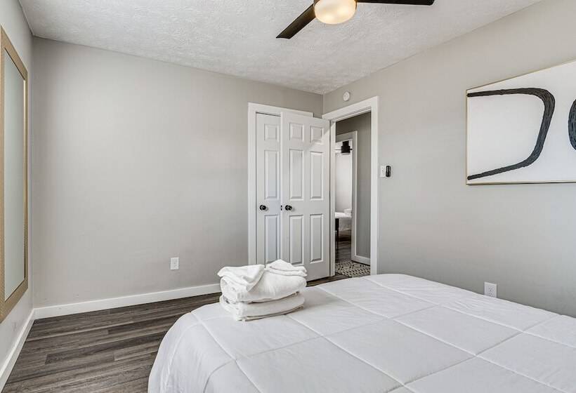 Downtown Indianapolis Home ~ 3 Mi To Canal Walk!