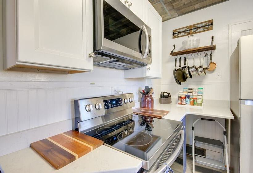 Downtown Red Lodge Home   8 Mi To Skiing!