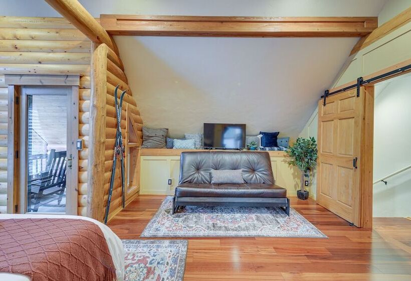 Dreamy Alpine Cabin W/ Hot Tub, Fireplace & More!