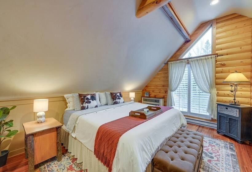 Dreamy Alpine Cabin W/ Hot Tub, Fireplace & More!