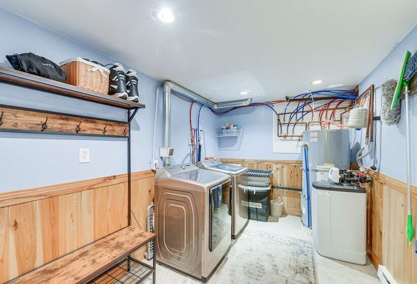 Dreamy Alpine Cabin W/ Hot Tub, Fireplace & More!