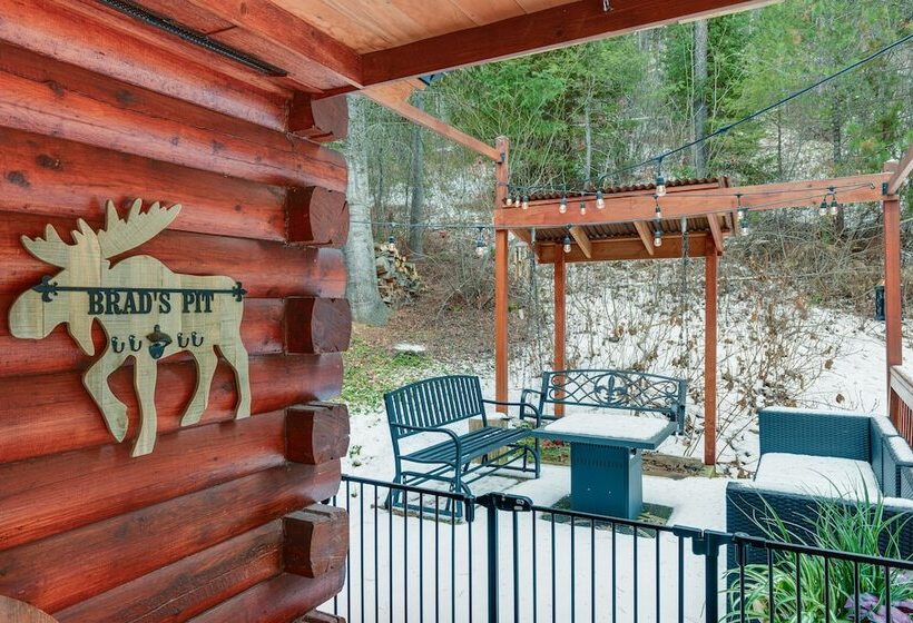 Dreamy Alpine Cabin W/ Hot Tub, Fireplace & More!