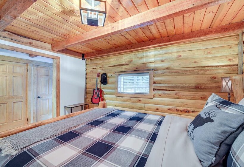 Dreamy Alpine Cabin W/ Hot Tub, Fireplace & More!