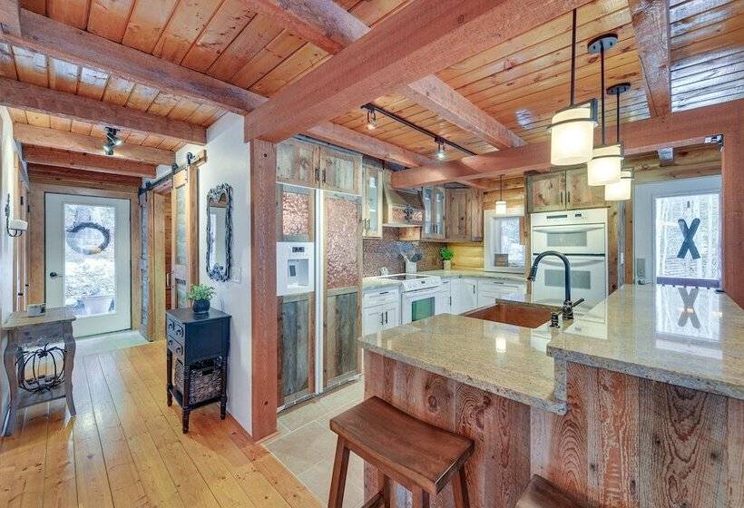 Dreamy Alpine Cabin W/ Hot Tub, Fireplace & More!