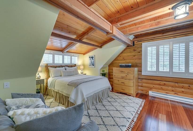 Dreamy Alpine Cabin W/ Hot Tub, Fireplace & More!