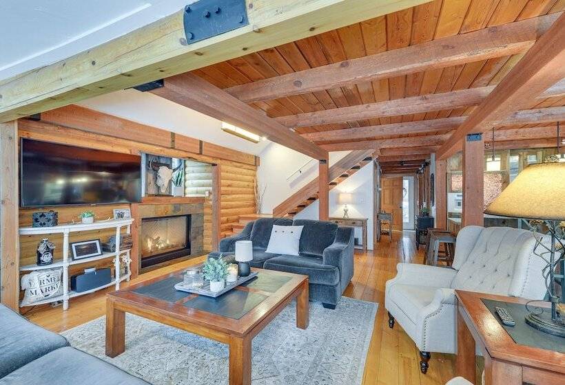 Dreamy Alpine Cabin W/ Hot Tub, Fireplace & More!