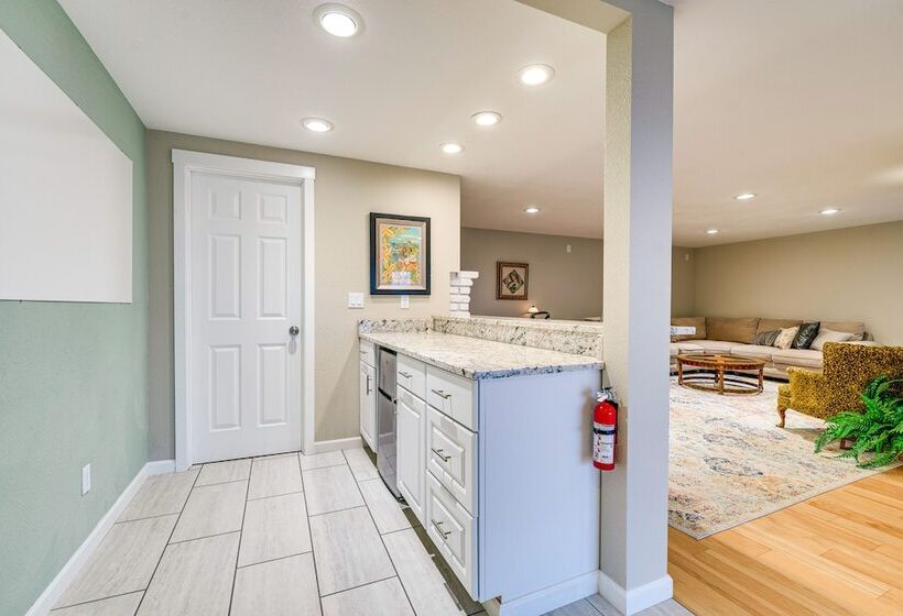 East Wenatchee Home ~ 2 Mi To Columbia River!