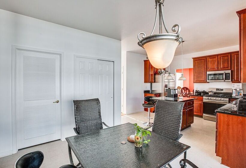 Egg Harbor Township Home: 11 Mi To Boardwalks!