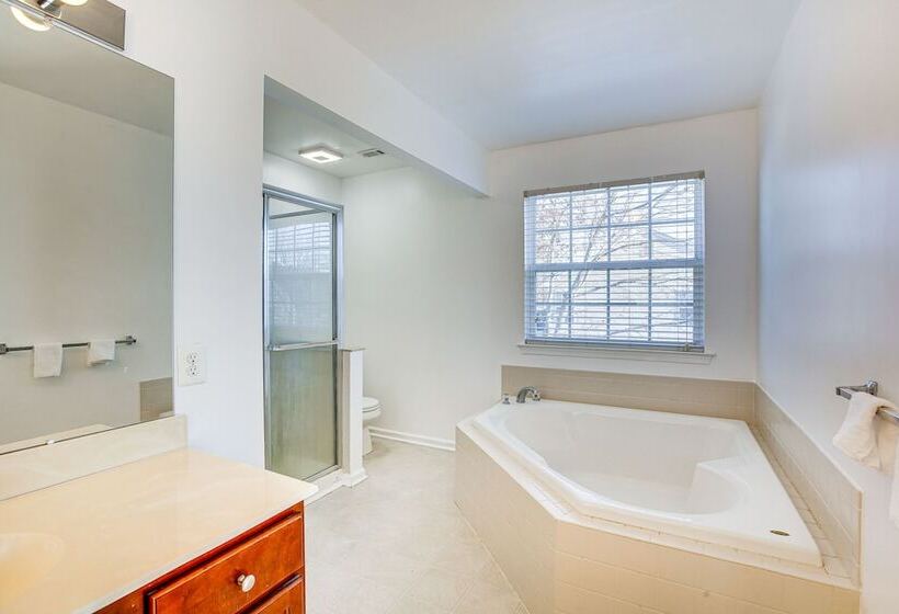 Egg Harbor Township Home: 11 Mi To Boardwalks!