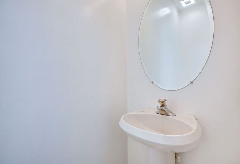 Egg Harbor Township Home: 11 Mi To Boardwalks!