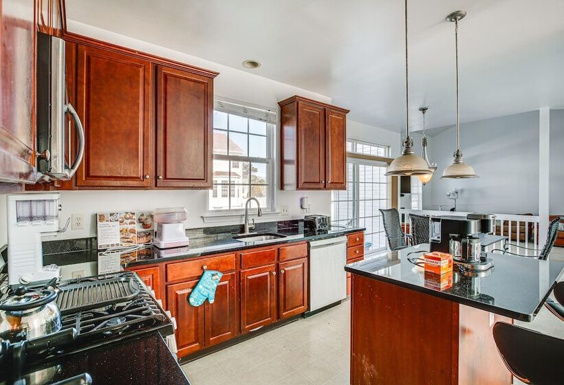 Egg Harbor Township Home: 11 Mi To Boardwalks!