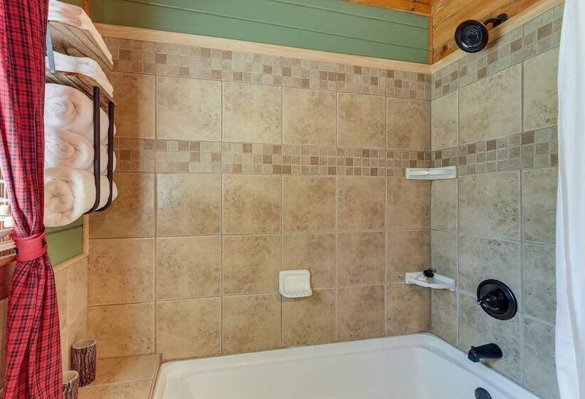 Family Friendly Ellijay Cabin W/ Studio & Mtn View