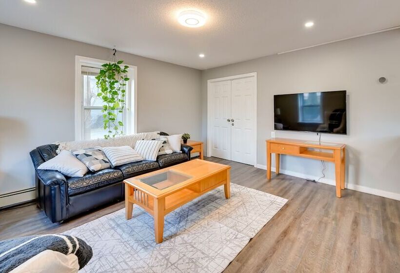 Family Friendly Avon Home: 10 Mi To Hartford!