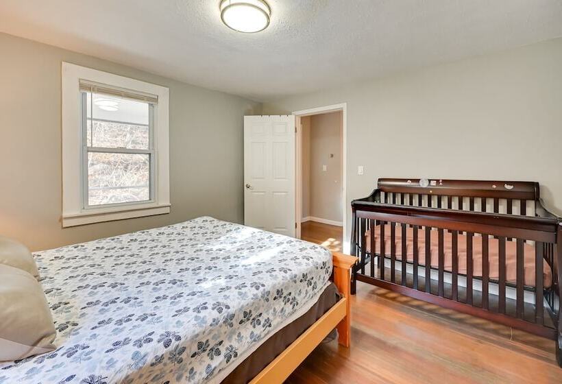 Family Friendly Avon Home: 10 Mi To Hartford!