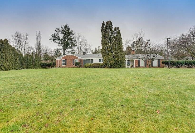 Family Friendly Bloomfield Hills Home W/ Patio!