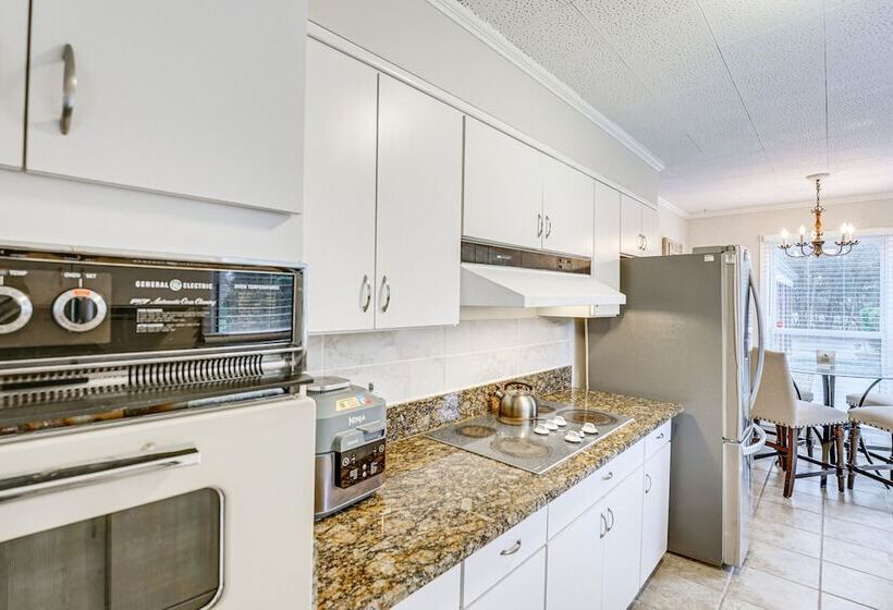 Family Friendly Bloomfield Hills Home W/ Patio!