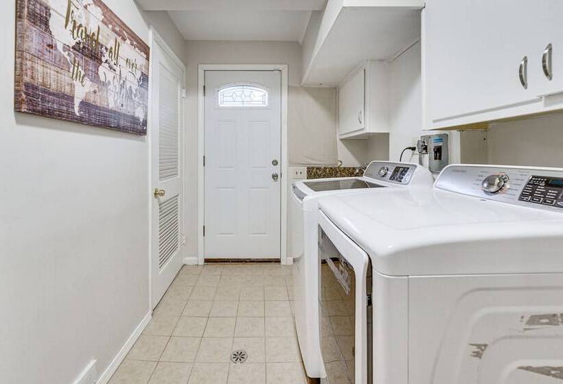 Family Friendly Bloomfield Hills Home W/ Patio!