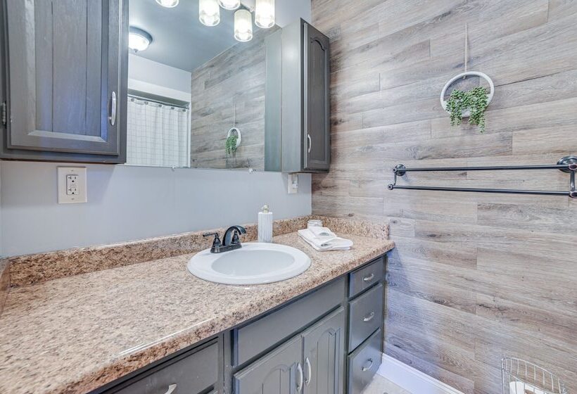 Family Friendly Boyne Falls Home: Golf, Ski & More