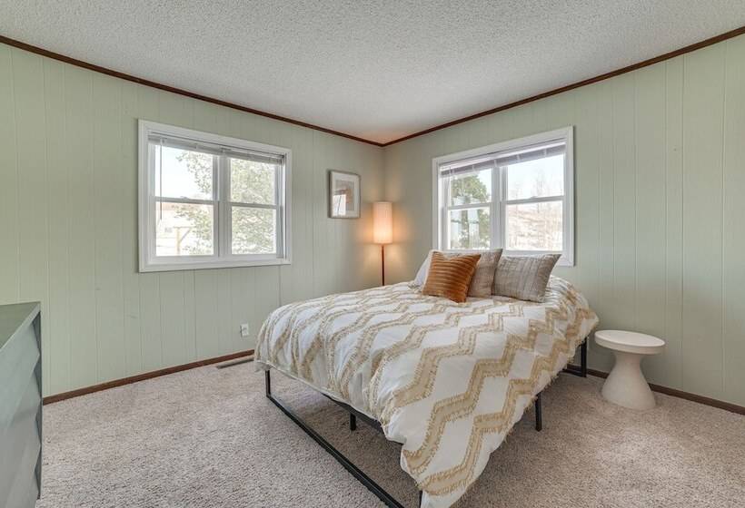 Family Friendly Boyne Falls Home: Golf, Ski & More