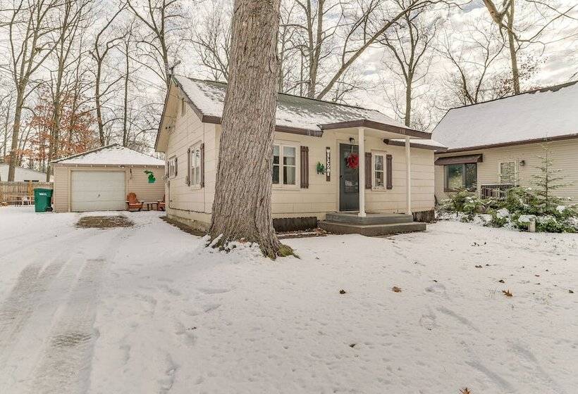 Family Friendly Cabin: Walk To Lake Access!