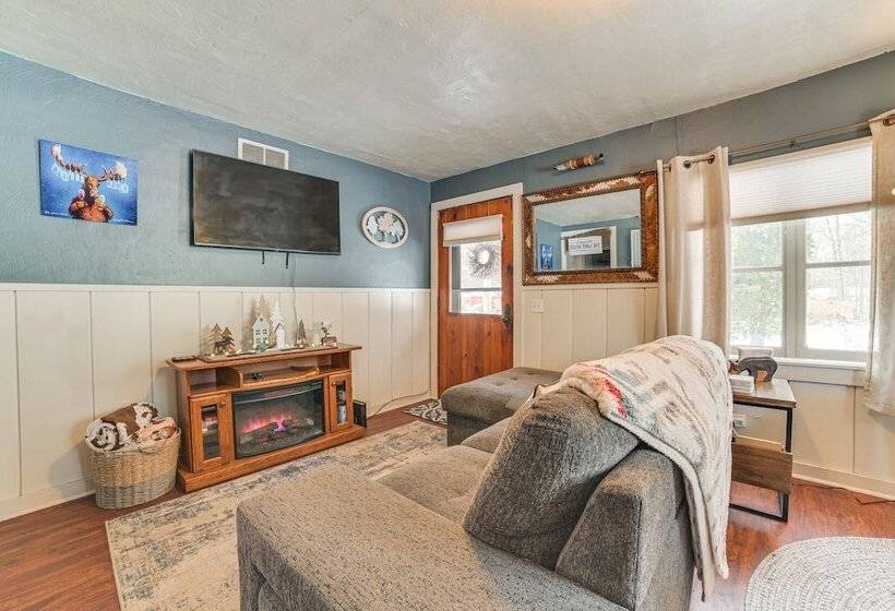 Family Friendly Cabin: Walk To Lake Access!