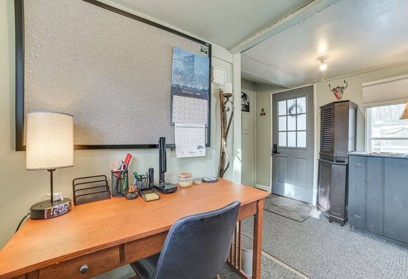 Family Friendly Cabin: Walk To Lake Access!