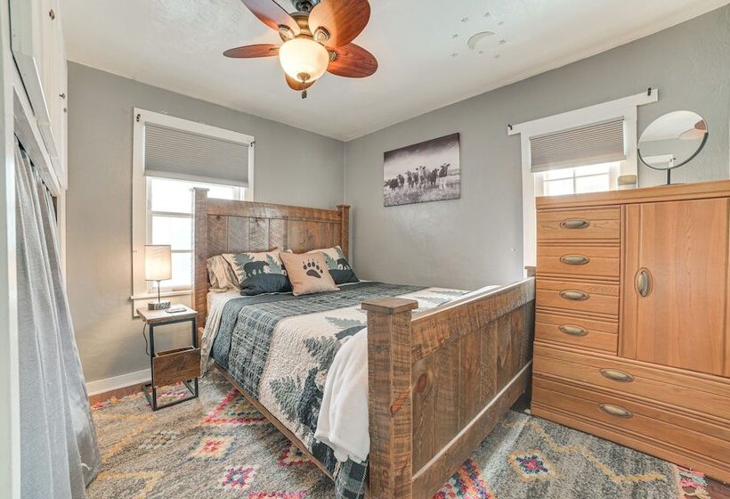 Family Friendly Cabin: Walk To Lake Access!