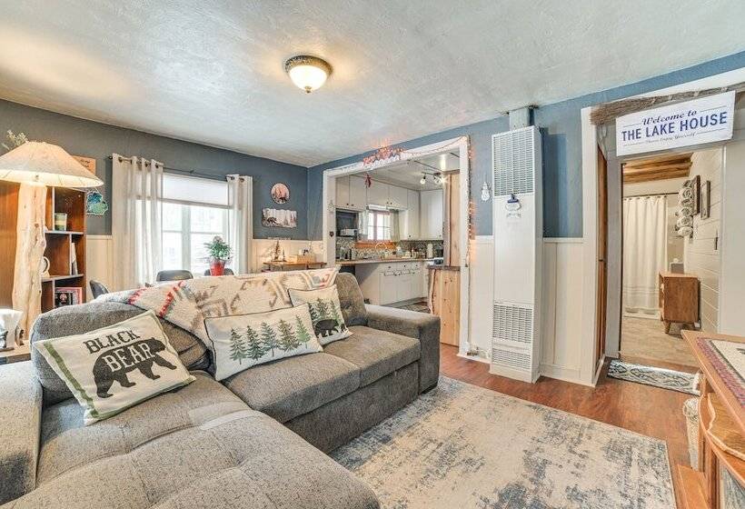 Family Friendly Cabin: Walk To Lake Access!