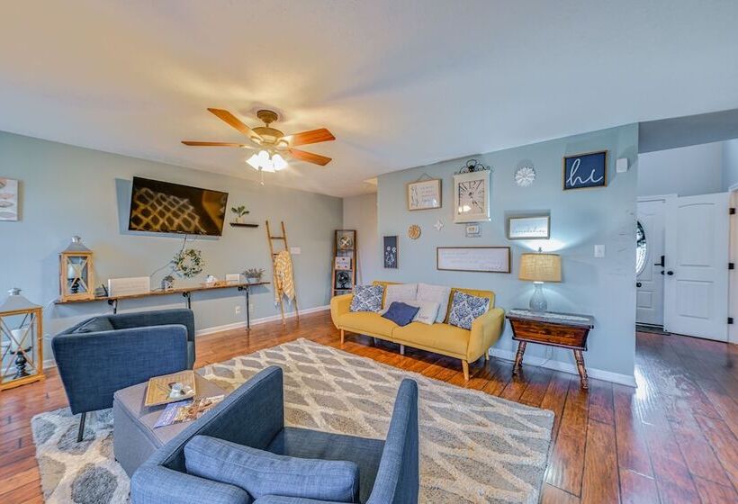 Family Friendly Clarksville Home W/ Fire Pit!