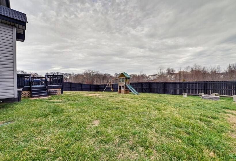 Family Friendly Clarksville Home W/ Fire Pit!