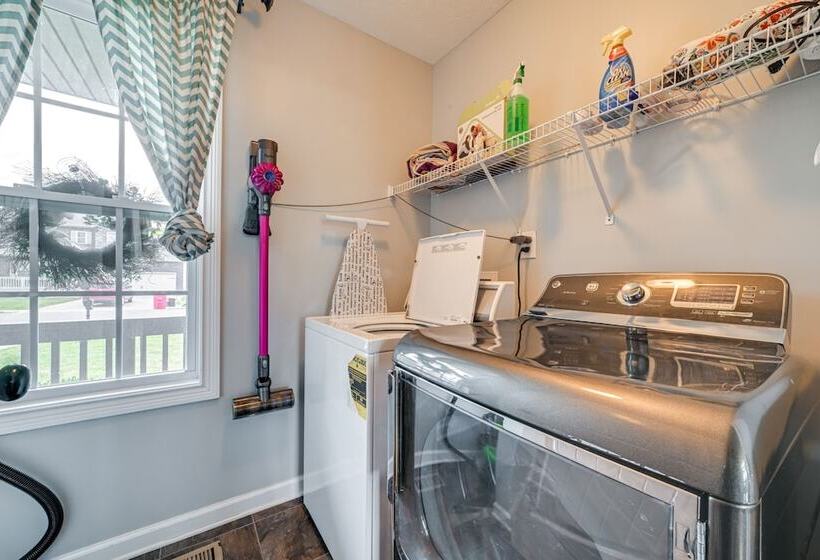 Family Friendly Clarksville Home W/ Fire Pit!
