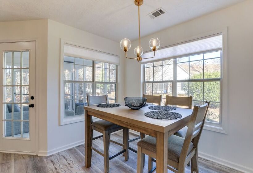 Family Friendly Dacula Home With Screened Porch!