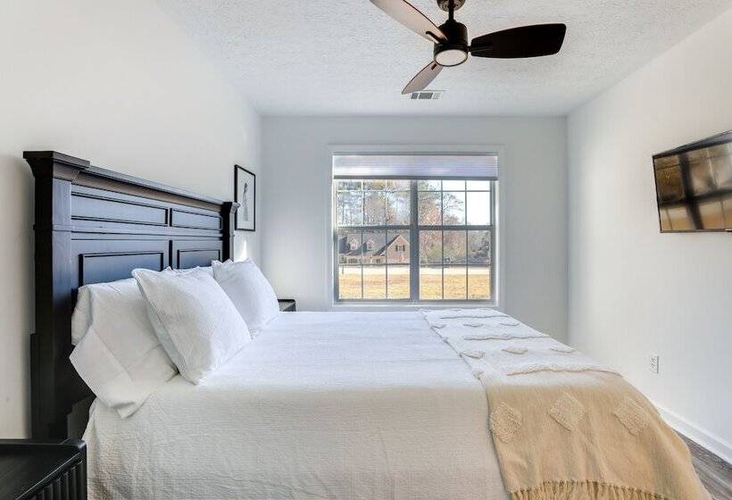 Family Friendly Dacula Home With Screened Porch!