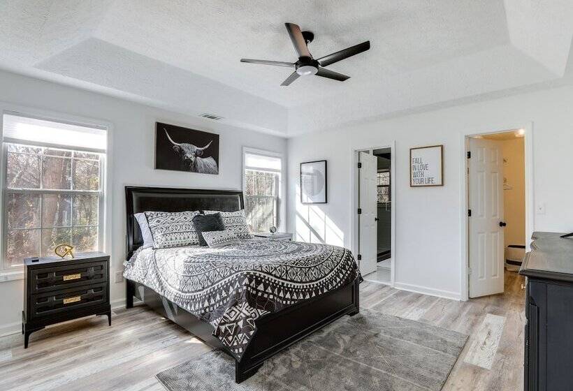 Family Friendly Dacula Home With Screened Porch!