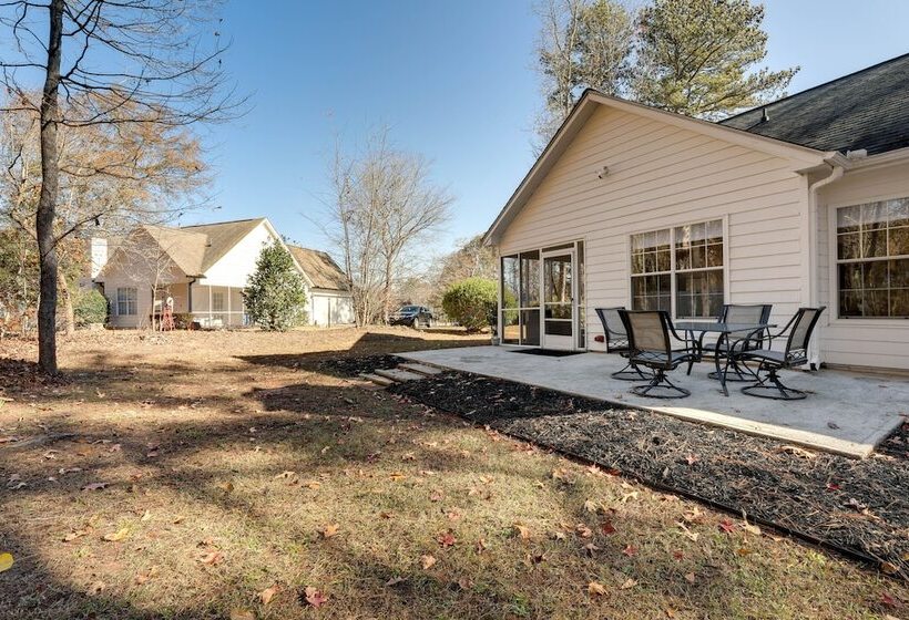 Family Friendly Dacula Home With Screened Porch!