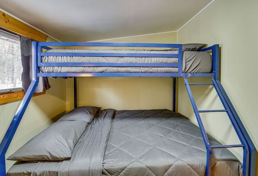 Pet Friendly Irons Cottage W/ Fire Pit & Fireplace