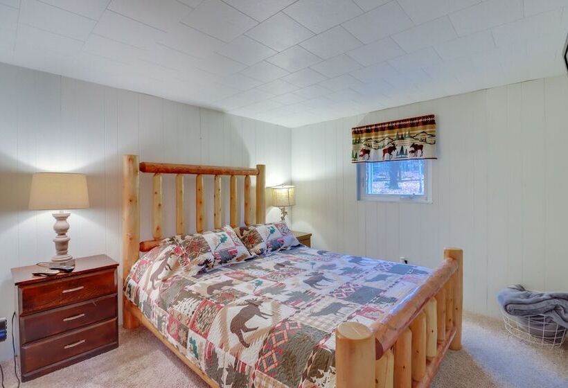 Family Friendly Pocono Lake Cabin W/ Fire Pit!