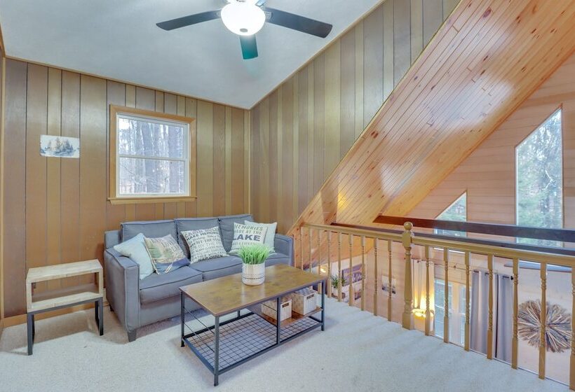 Family Friendly Pocono Lake Cabin W/ Fire Pit!
