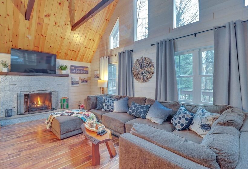 Family Friendly Pocono Lake Cabin W/ Fire Pit!