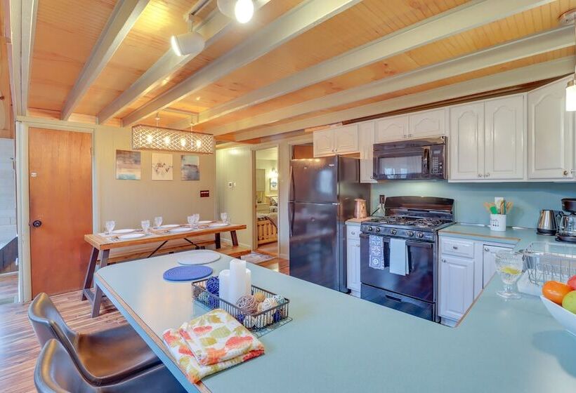 Family Friendly Pocono Lake Cabin W/ Fire Pit!