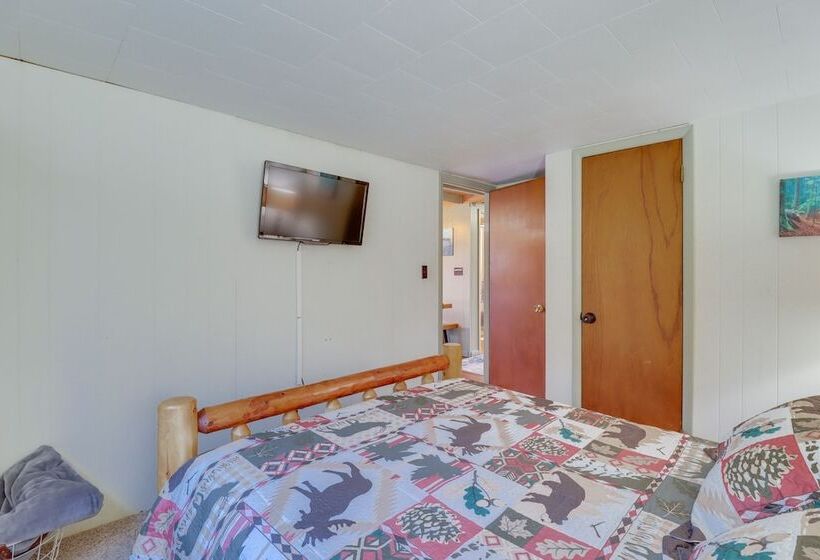 Family Friendly Pocono Lake Cabin W/ Fire Pit!