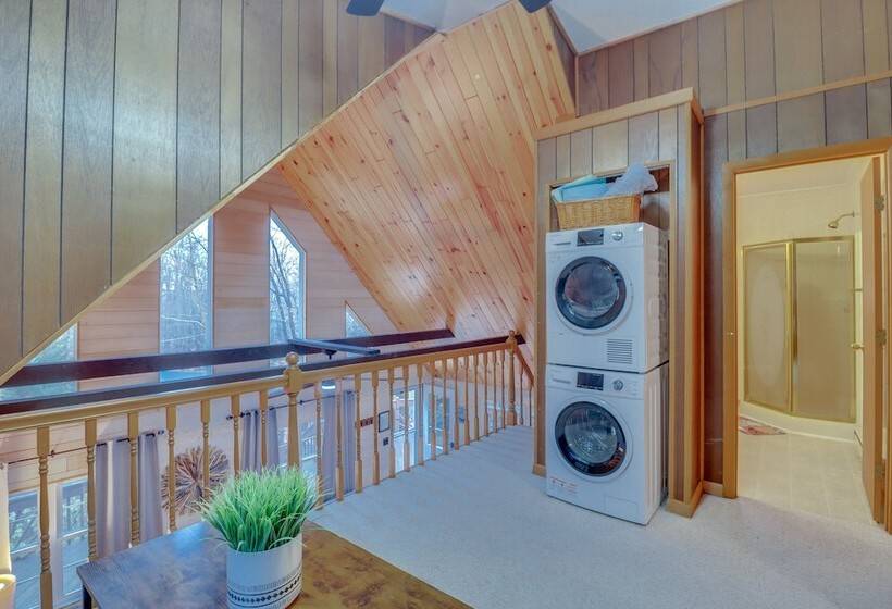 Family Friendly Pocono Lake Cabin W/ Fire Pit!