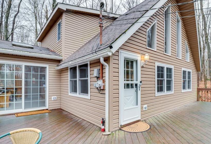 Family Friendly Pocono Lake Cabin W/ Fire Pit!