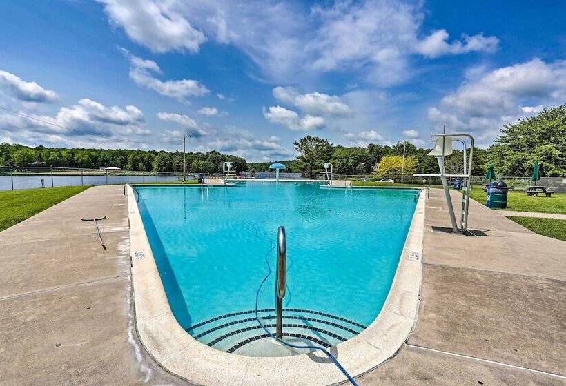 Family Friendly Pocono Lake Cabin W/ Fire Pit!