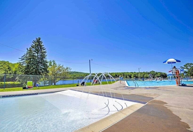 Family Friendly Pocono Lake Cabin W/ Fire Pit!