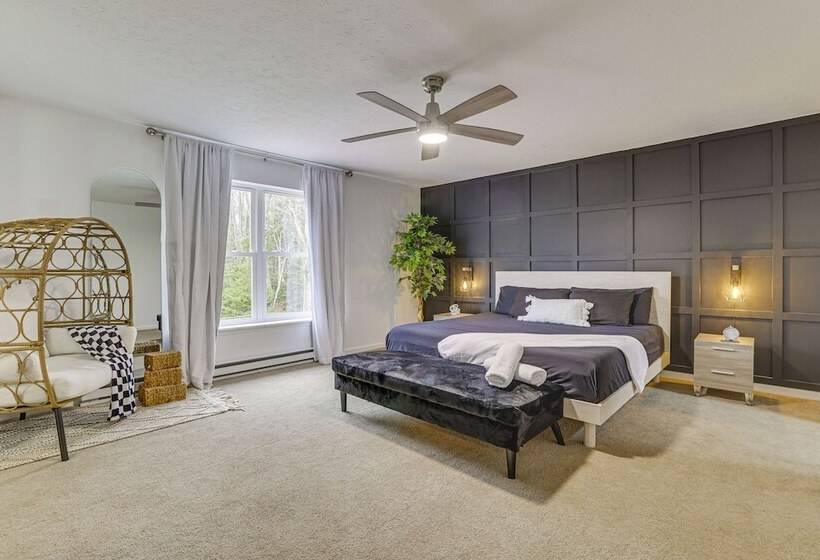 Family Friendly Poconos Home W/ Hot Tub!