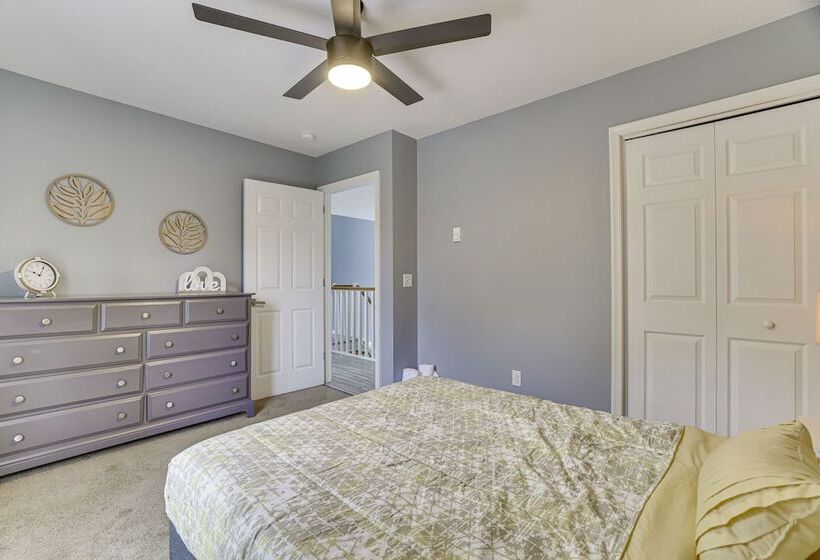 Family Friendly Poconos Home W/ Hot Tub!